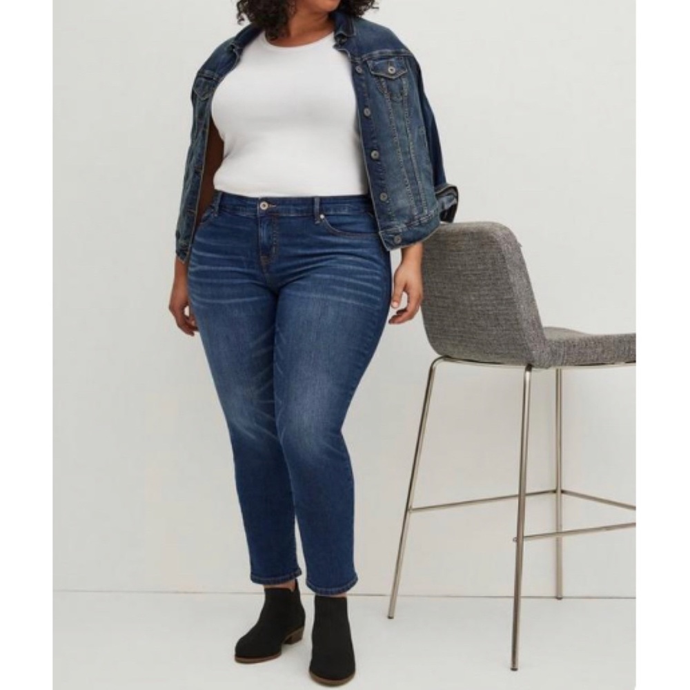 🆕 Boyfriend Straight Vintage Stretch Mid Rise Jean 16 S Short NWT Torrid New!